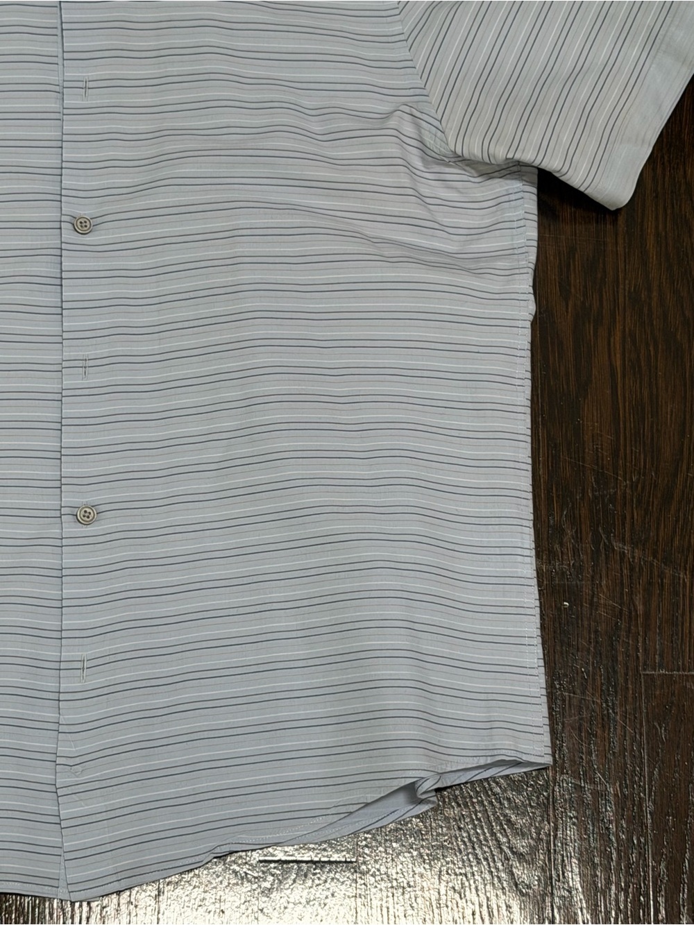 New Alfani Men’s Light Gray Striped Short Sleeve Button-Up Shirt - Picture 3 of 7